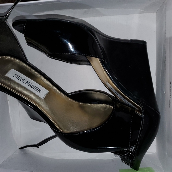 Steve Madden Wedge Heeled Sandals - Picture 3 of 4